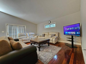 Spacious Home With Basment Suit